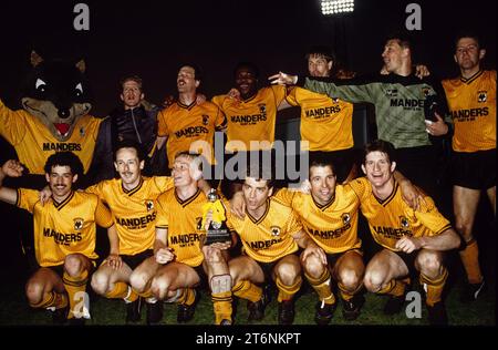 Les loups célèbrent leur victoire au championnat de 3e division à Molineux 1989. NON PUBLIÉ Banque D'Images