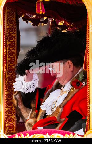 Londres, Royaume-Uni. 11 novembre 2023. Le Lord Mayor’s Show 2023 présente le 695e Lord Mayor de Londres, l’échevin Michael Mainelli du Broad Street Ward. Le spectacle remonte au début du 13e siècle, lorsque le roi John a accordé que la ville de Londres pourrait nommer son propre maire. Il a insisté sur le fait que chaque maire nouvellement élu doit venir en amont de Westminster lointain et jurer loyauté envers la Couronne. Les maires font ce voyage depuis plus de 800 ans. Crédit : Guy Bell/Alamy Live News Banque D'Images