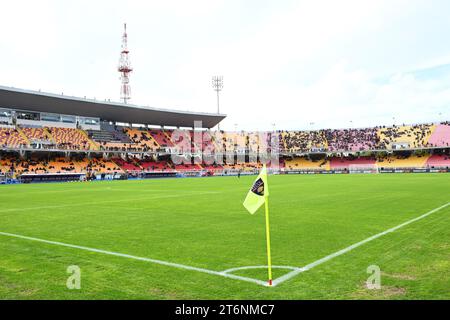 Lecce, Italie, 11 novembre 2023. Vue générale de l'intérieur Ettore Giardiniero - via del Mare, Lecce de l'US Lecce avant le match Serie A TIM entre l'US Lecce et l'AC Milan au Stadio Ettore Giardiniero - via del Mare, Lecce, Italie 11 novembre 2023. Photo de Nicola Ianuale / Alamy Live News Banque D'Images