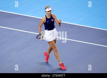 La Grande-Bretagne Katie Boulter célèbre sa victoire contre la suédoise Caijsa Wilda Hennemann (non photographiée) lors de la première journée du match de la coupe Billie Jean King 2023 entre la Grande-Bretagne et la Suède à la Copper Box Arena, à Londres. Date de la photo : Samedi 11 novembre 2023. Banque D'Images