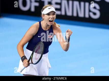 La Grande-Bretagne Katie Boulter célèbre sa victoire contre la suédoise Caijsa Wilda Hennemann (non photographiée) lors de la première journée du match de la coupe Billie Jean King 2023 entre la Grande-Bretagne et la Suède à la Copper Box Arena, à Londres. Date de la photo : Samedi 11 novembre 2023. Banque D'Images