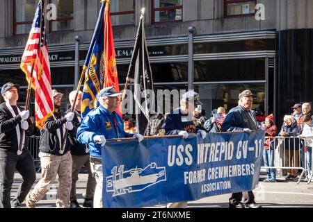 11 novembre 2023 défilé de la Journée des vétérans sur la Cinquième Avenue à New York, États-Unis Banque D'Images