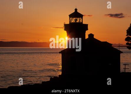 Coucher de soleil au phare de Lime Kiln, parc national de Lime Kiln Pt, Washington Banque D'Images