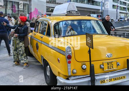 Bienvenue à New York : Canary Wharf avec taxe jaune, Londres Banque D'Images