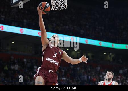 Belgrade, Serbie, 2 novembre 2023. Carsen Edwards du FC Bayern Munich monte au panier lors du match de Turkish Airlines Euroleague 2023/2024 entre Crvena Zvezda Meridianbet Belgrade et le FC Bayern Munich au Aleksandar Nikolic Hall de Belgrade, Serbie. 2 novembre 2023. Crédit : Nikola Krstic/Alamy Banque D'Images