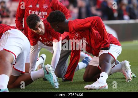 Kai Havertz et Bukayo Saka d'Arsenal se réchauffent avant le match de Premier League entre Arsenal et Burnley à l'Emirates Stadium, Londres, Angleterre, le 11 novembre 2023. Photo de Joshua Smith. Usage éditorial uniquement, licence requise pour un usage commercial. Aucune utilisation dans les Paris, les jeux ou les publications d'un seul club/ligue/joueur. Banque D'Images