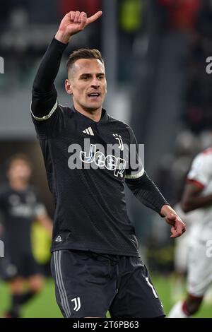 Arkadiusz Milik de la Juventus FC fait des gestes lors du match de Serie A entre la Juventus FC et Cagliari Calcio au stade de la Juventus à Turin (Italie), le 11 novembre 2023. Banque D'Images