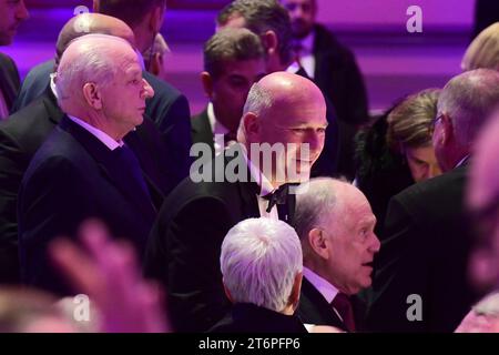 Preis für Verständigung und Toleranz 2023 Kai Wegner, Reg Bürg.Meister Berlin im Saal unten den Gästen Ankunft, blauer Teppich Preis für Verständigung und Toleranz 2023 in Berlin, Jüdisches Museum Berlin am 11.11.2023 *** Prix pour la compréhension et la tolérance 2023 Kai Wegner, Reg Bürg Meister Berlin dans le hall en dessous de l'arrivée des invités, prix tapis bleu pour la compréhension et la tolérance 2023 à Berlin, Musée juif Berlin sur 11 11 2023 Photopress Mueller Banque D'Images