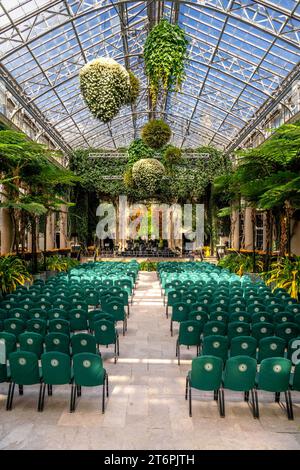 Kennett Square, PA – États-Unis – 14 octobre 2023 vue verticale de la salle d’exposition du Conservatoire de Longwood Gardens, un jardin botanique dans le Brandyw Banque D'Images