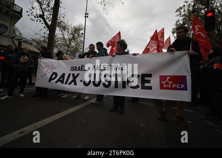 Paris, France. 11 novembre 2023. Manifestation pour exiger un cessez-le-feu immédiat, pour une paix juste et durable entre Palestiniens et Israéliens le 11 novembre 2023 à Paris, France. Crédit : Bernard Menigault/Alamy Live News Banque D'Images