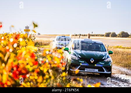 55 VIGION Jean-Sébastien, BORDERIE Amandine, Renault Clio RS Line Rally5, action lors du Rallye Terre de Vaucluse 2023, 7e manche du Championnat de France des rallyes Terre 2023, du 11 au 12 novembre 2023 à Courthézon, France - photo Bastien Roux / DPPI Banque D'Images