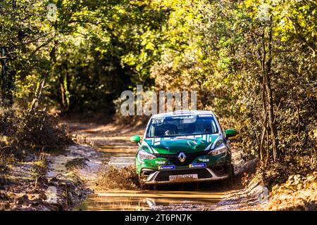 55 VIGION Jean-Sébastien, BORDERIE Amandine, Renault Clio RS Line Rally5, action lors du Rallye Terre de Vaucluse 2023, 7e manche du Championnat de France des rallyes Terre 2023, du 11 au 12 novembre 2023 à Courthézon, France - photo Bastien Roux / DPPI Banque D'Images