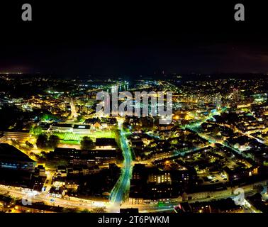 Une vue aérienne du centre d'Ipswich la nuit à Suffolk, Royaume-Uni Banque D'Images