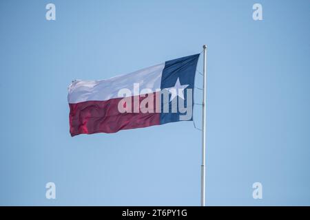 Le Lone Star Flag a été adopté par le Congrès du Texas en 1839 : « [L]e drapeau national du Texas se compose d'une bande bleue perpendiculaire de la largeur Banque D'Images