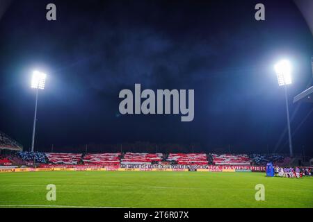 Chorégraphie de l'AC Monza supporters de la curva Davide Pieri lors du championnat italien Serie A match de football entre l'AC Monza et le Torino FC le 11 novembre 2023 au U-Power Stadium de Monza en Italie. Crédit : Luca Rossini / E-Mage Banque D'Images