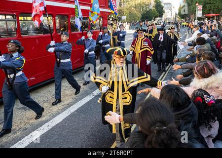 Londres, Royaume-Uni. 11 novembre 2023. Les membres de la profession juridique participent au Lord Mayor's Show, la plus ancienne et la plus grande procession civique au monde. Depuis plus de 800 ans, le lord-maire de Londres nouvellement élu fait son chemin de la ville à Westminster lointain pour jurer loyauté à la Couronne crédit : Stephen Chung / Alamy Live News Banque D'Images