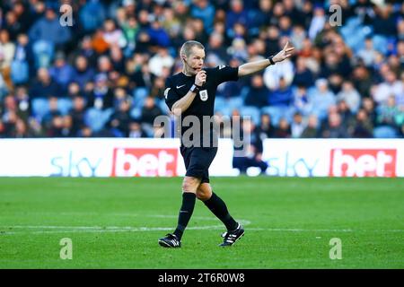 Hillsborough Stadium, Sheffield, Angleterre - 11 novembre 2023 arbitre Gavin Ward - pendant le match Sheffield Wednesday contre Millwall, EFL Championship, 2023/24, Hillsborough Stadium, Sheffield, Angleterre - 11 novembre 2023 crédit : Arthur Haigh/WhiteRosePhotos/Alamy Live News Banque D'Images