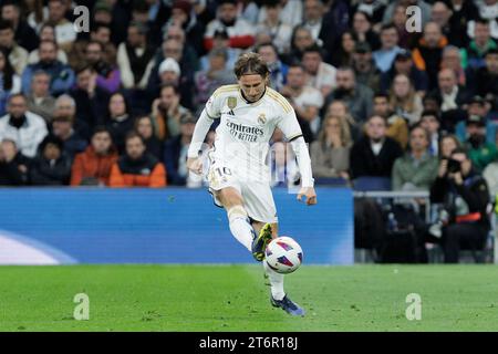 MADRID, ESPAGNE - 11 novembre : Luka Modric du Real Madrid lors du match de la liga 2023/24 entre le Real Madrid et Valence au stade Santiago Bernabeu. (Photo de Guille Martinez/AFLO) Banque D'Images