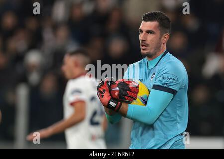 Turin, Italie, 11 novembre 2023. Simone Scuffet de Cagliari pendant le match de Serie A au stade Allianz, Turin. Le crédit photo devrait se lire : Jonathan Moscrop / Sportimage Banque D'Images