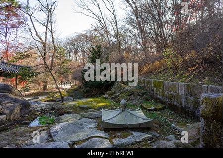 Un voyage dans le « jardin secret » à l'intérieur du palais de Changdeokgung à Séoul, Corée du Sud. Arrivé à l'automne 2022. Banque D'Images