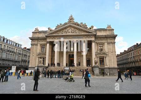 Bourse de Bruxelles (Palais de la Bourse) sur la place de la Bourse (Beursplein) – Bruxelles Belgique – 24 octobre 2023 Banque D'Images