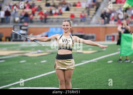 11 novembre 2023, Winston-Salem, Caroline du Nord, États-Unis : le groupe de marche de Wake Forest joue à la mi-temps pendant leur match contre NC State. (Image de crédit : © Josh Brown/ZUMA Press Wire) USAGE ÉDITORIAL SEULEMENT! Non destiné à UN USAGE commercial ! Banque D'Images