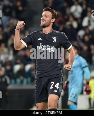 (231112) -- TURIN, 12 nov. 2023 (Xinhua) -- Daniele Rugani de la Juventus célèbre son but lors d'un match de football Serie A entre la Juventus et Cagliari à Turin, Italie, le 11 novembre 2023. (Photo de Federico Tardito/Xinhua) Banque D'Images