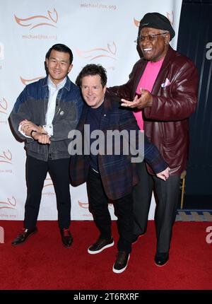 Ronny Chieng, Michael J. Fox et George Wallace participant au gala de la Fondation Michael J. Fox 2023 "Une chose drôle s'est produite sur le chemin de guérir Parkinson" qui s'est tenu à Cipriani South Street à Casa Cipriani le 11 novembre 2023 à New York City, NY ©Steven Bergman/AFF-USA.COM Banque D'Images