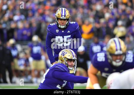 11 novembre 2023 : le kicker Grady Gross (95) inscrit un field goal lors du match de football NCAA entre les Utes de l'Utah et les Huskies de Washington au Husky Stadium de Seattle, WA. Washington bat l'Utah 35-28. Steve Faber/CSM Banque D'Images