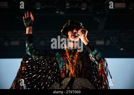 Toronto, Canada. 11 novembre 2023. Le groupe indépendant américain Yeah Yeahs joue sur scène au History Nightclub à Toronto lors de la dernière date de leur tournée Cool IT Down Credit : Bobby Singh/Alamy Live News Banque D'Images