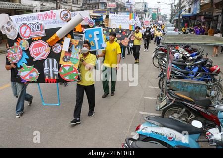 Chumphon, Thaïlande - 15 décembre 2022 : défilé annuel du carnaval de la province de Chumphon. Banque D'Images