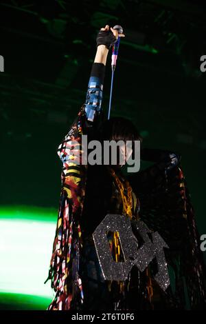 Toronto, Canada. 11 novembre 2023. Le groupe indépendant américain Yeah Yeahs joue sur scène au History Nightclub à Toronto lors de la dernière date de leur tournée Cool IT Down Credit : Bobby Singh/Alamy Live News Banque D'Images