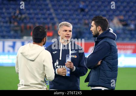 Ilzat Akhmetov (G) de Krasnodar et Andrey Mostovoy (C), Aleksei Sutormin (D) de Zenit vus en action lors du match de football de la Premier League russe entre Zenit Saint Petersburg et Krasnodar à Gazprom Arena. Score final ; Zenit 1:1 Krasnodar. Banque D'Images