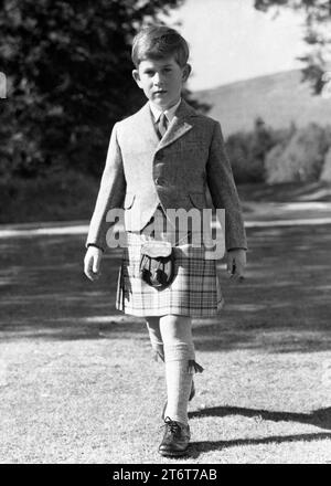 Photo de dossier datée du 11/11/55 du Prince Charles photographié pour son 7e anniversaire. Des photos de chaque année de la vie du roi ont été compilées par l'agence de presse PA pour célébrer le 75e anniversaire du roi Charles III. Date d'émission : dimanche 12 novembre 2023. Banque D'Images