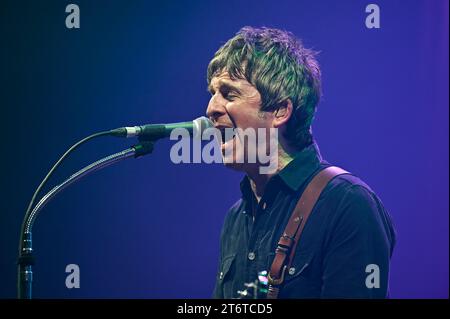 Paris, France. 11 novembre 2023. High Flying Birds de Noel Gallagher se produit au Zénith de Paris, France, le 11 novembre 2023. Photo de Christophe Meng/ABACAPRESS.COM crédit : Abaca Press/Alamy Live News Banque D'Images