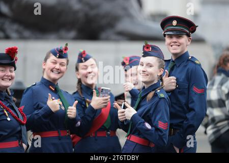 Londres, Royaume-Uni. 12 novembre 2023. Un groupe de cadets de Preston se rassemble sur Trafalgar Square dans le centre de Londres avant un service au cénotaphe de Whitehall à Westminster le dimanche du souvenir. Des milliers de personnes honorent les morts de guerre en se rassemblant au mémorial emblématique pour déposer des couronnes et observer deux minutes de silence. Crédit photo : Ben Cawthra/Sipa USA crédit : SIPA USA/Alamy Live News Banque D'Images