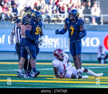 11 novembre 2023 Berkeley, CA États-Unis le linebacker de Californie David Reese (7) réagit après avoir saccagé le quarterback lors du match de football NCAA entre les Washington State Cougars et les Golden Bears de Californie. La Californie a battu l'État de Washington 42-39 au California Memorial Stadium Berkeley Calif. Thurman James / CSM Banque D'Images