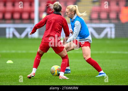 Ondon, Angleterre, le 12 novembre 2023. Londres, Royaume-Uni. 12 novembre 2023. Liverpool Women se réchauffe avant le match de la FA Women's Super League entre les Spurs Women et Liverpool Women à Brisbane Road, Londres, Angleterre le 12 novembre 2023. Photo de Phil Hutchinson. Usage éditorial uniquement, licence requise pour un usage commercial. Aucune utilisation dans les Paris, les jeux ou les publications d'un seul club/ligue/joueur. Crédit : UK Sports pics Ltd/Alamy Live News Banque D'Images