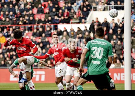 EINDHOVEN - (de gauche à droite) Andre Ramalho du PSV Eindhoven, Luuk de Jong du PSV Eindhoven marque les 3-0, Jerdy Schouten du PSV, Ryan Thomas du PEC Zwolle lors du match néerlandais d'Eredivisie entre le PSV Eindhoven et le PEC Zwolle au Phillips Stadium le le le 12 novembre 2023 à Eindhoven, aux pays-Bas. ANP MAURICE VAN STEEN Banque D'Images