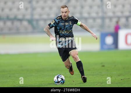 Kamil Grosicki de Pogon Szczecin vu en action lors du match de football polonais PKO Ekstraklasa League 2023/2024 entre Puszcza Niepolomice et Pogon Szczecin au stade de Cracovia. Score final ; Puszcza Niepolomice 0:2 Pogon Szczecin. Banque D'Images