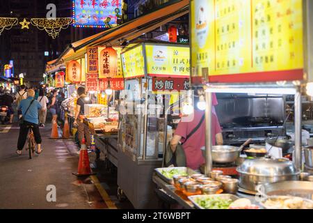 Stands de nourriture au marché nocturne de Guangzhou Street, Ximen, Taipei, Taiwan Banque D'Images