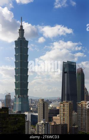 Taipei 101 et Taipei Nan Shan Plaza gratte-ciel, Xinyi, Taipei, Taiwan Banque D'Images