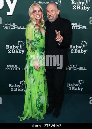 WEST HOLLYWOOD, LOS ANGELES, CALIFORNIE, États-Unis - NOVEMBRE 11 : Eloise DeJoria et John Paul DeJoria arrivent au Gala Baby2Baby 2023 présenté par Paul Mitchell qui s'est tenu au Pacific Design Center le 11 novembre 2023 à West Hollywood, Los Angeles, Californie, États-Unis. (Photo de Xavier Collin/image Press Agency) Banque D'Images