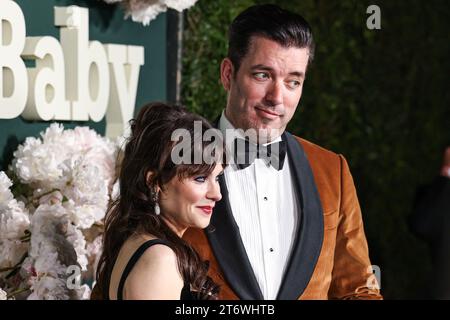 WEST HOLLYWOOD, LOS ANGELES, CALIFORNIE, États-Unis - NOVEMBRE 11 : Zooey Deschanel et Jonathan Scott arrivent au Gala Baby2Baby 2023 présenté par Paul Mitchell qui s'est tenu au Pacific Design Center le 11 novembre 2023 à West Hollywood, Los Angeles, Californie, États-Unis. (Photo de Xavier Collin/image Press Agency) Banque D'Images