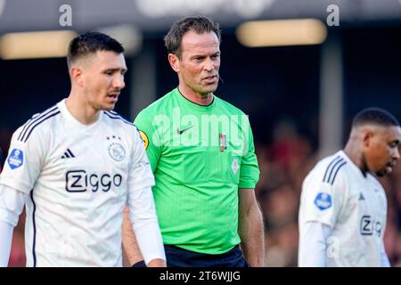 Almere, pays-Bas. 12 novembre 2023. ALMERE, PAYS-BAS - NOVEMBRE 12 : arbitre Bas Nijhuis lors du match néerlandais d'Eredivisie entre Almere City FC et AFC Ajac au Yanmar Stadion le 12 novembre 2023 à Almere, pays-Bas. (Photo de Patrick Goosen/Orange Pictures) crédit : Orange pics BV/Alamy Live News Banque D'Images