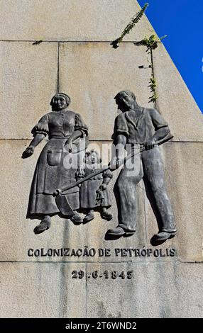 PETROPOLIS, RIO DE JANEIRO, BRÉSIL - 26 mai 2023 : Monument en l'honneur de Julio Koeler (détail). Colonisation de Petropolis. Banque D'Images