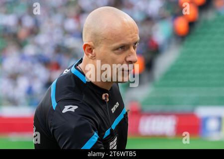 Arbitre Szymon Marciniak vu lors du match polonais PKO Ekstraklasa League entre Legia Warszawa et Gornik Zabrze au Marshal Jozef Pilsudski Legia Warsaw Municipal Stadium.score final ; Legia Warszawa 2:1 Gornik Zabrze. Banque D'Images