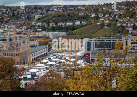 Vue de la gare centrale de Stuttgart encore en construction à l'automne 2023. Aussicht auf die noch andauernden Bauarbeiten am Hauptbahnhof zu S 21 Banque D'Images