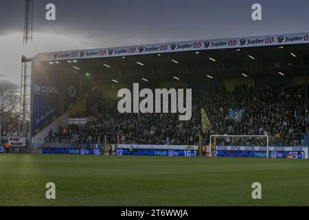 L'illustration montre les supporters de Beveren lors d'un match de football entre SK Beveren et Lommel SK, dimanche 12 novembre 2023 à Beveren-Waas, le jour 12/30 de la 2023-2024 'Challenger Pro League' deuxième division du championnat belge. BELGA PHOTO DAVID PINTENS Banque D'Images