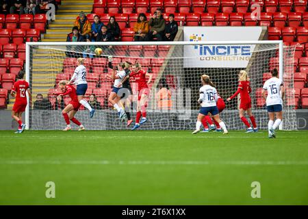 Ondon, Angleterre, le 12 novembre 2023. Tottenham Hotspur Women se rapproche en première mi-temps lors du match de FA Women's Super League entre les Spurs Women et Liverpool Women à Brisbane Road, Londres, Angleterre le 12 novembre 2023. Photo de Phil Hutchinson. Usage éditorial uniquement, licence requise pour un usage commercial. Aucune utilisation dans les Paris, les jeux ou les publications d'un seul club/ligue/joueur. Crédit : UK Sports pics Ltd/Alamy Live News Banque D'Images